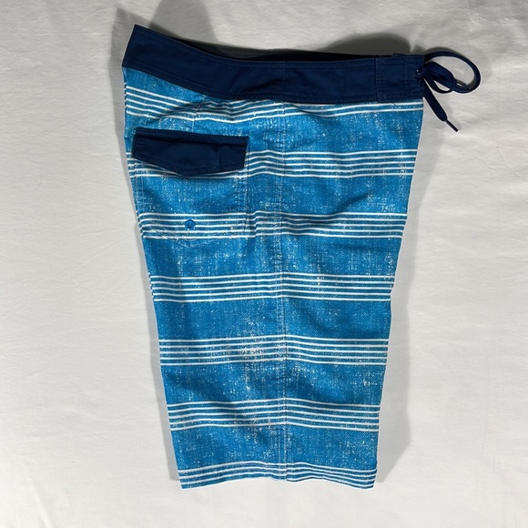 Mossimo Supply mens blue horizontal stripe board shorts swim trunks - size 28 - Picture 8 of 10